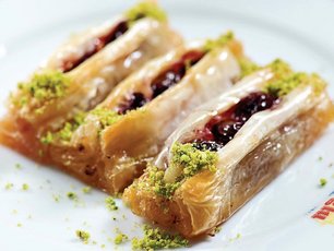 Ev Yapımı Vişneli Baklava