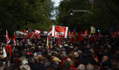 Thousands demonstrating in Madrid want Sánchez to stay in office