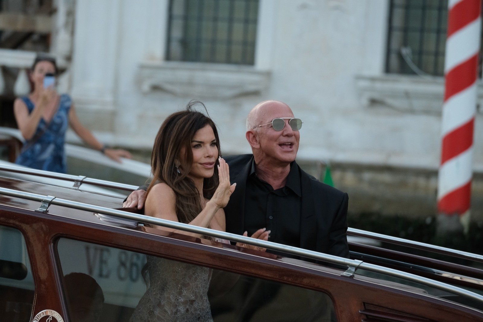ÜÇ PERDELİK AŞK HİKÂYESİ: BEZOS & SÁNCHEZ