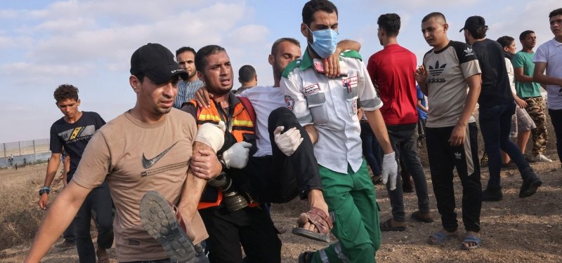 Israeli troops fire at Palestinian protesters in Gaza Strip, leaving dozens injured