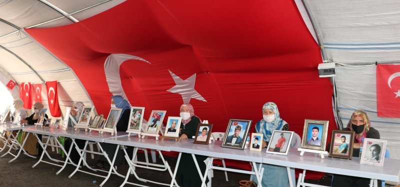 Families continue sit-in against PKK on Day 390 in SE Turkey
