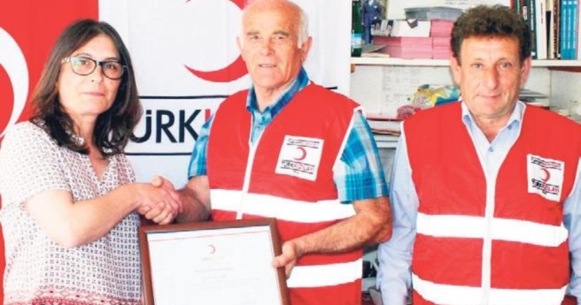 Annesinin dairesini Kızılay’a bagısladı