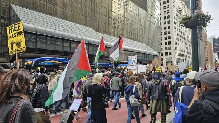 Netanyahu protested in the streets of New York