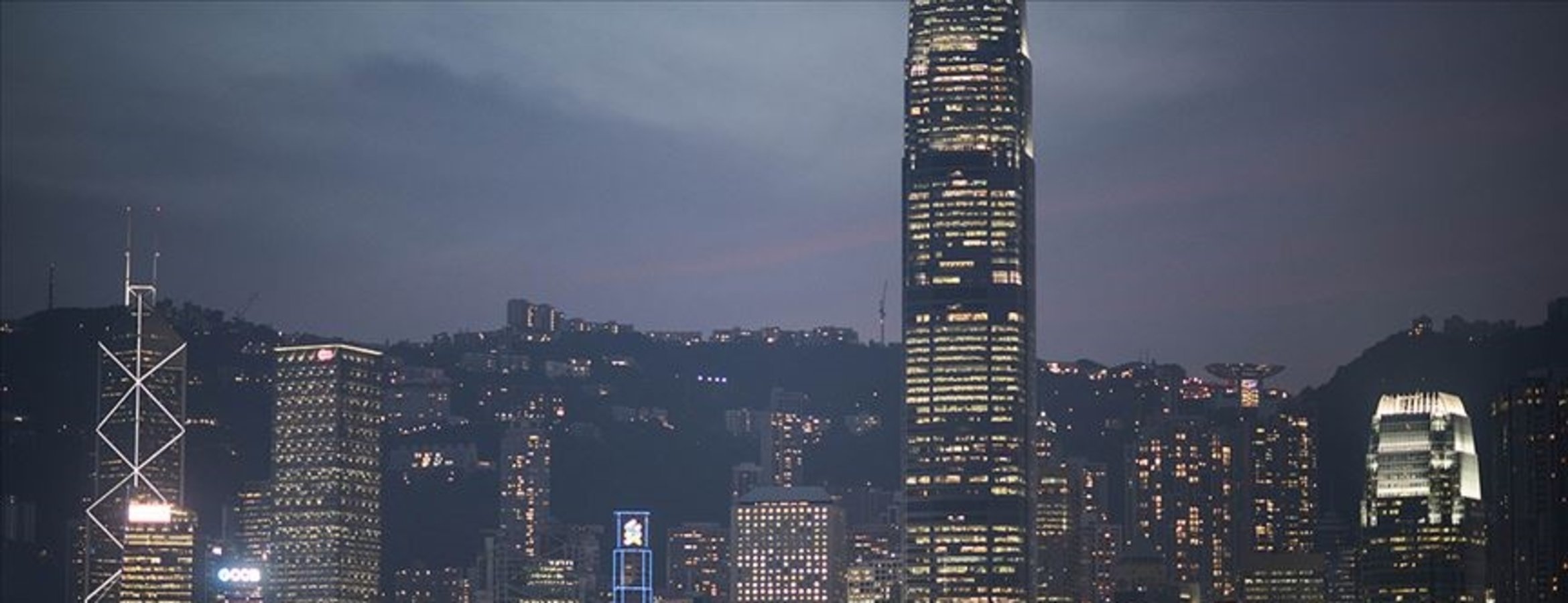 Hong Kong, Fed’i izleyerek gösterge faizini 25 baz puan indirdi