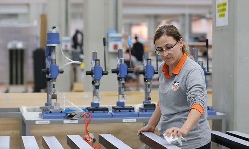 Mavi yaka kadın oranı artıyor