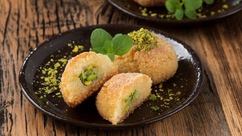 Antep Fıstıklı İrmik Tatlısı