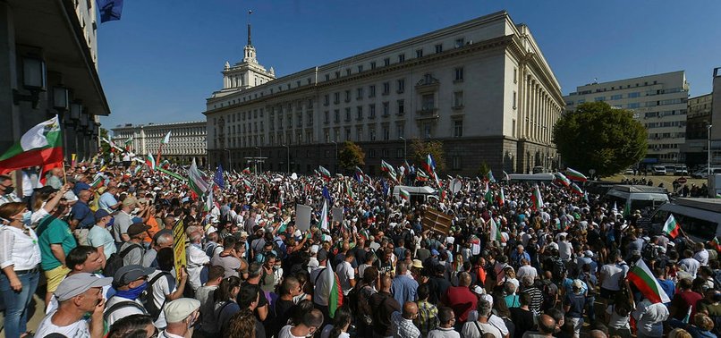 THOUSANDS PROTEST AGAINST BULGARIAN GOVERNMENT TO RESIGN