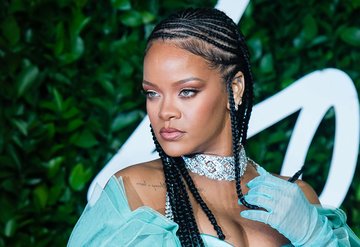 Rihanna Milyarderler Listesine Girdi