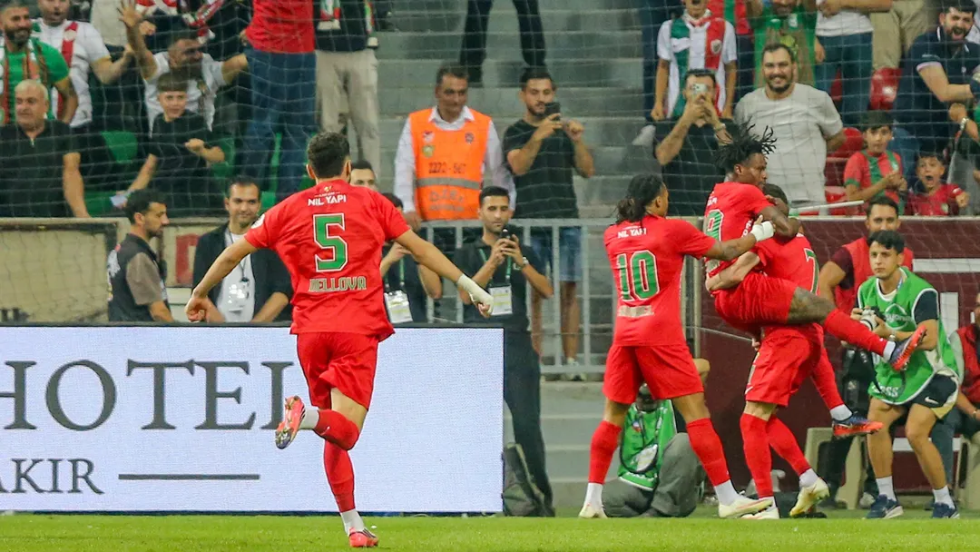 TRENDYOL SÜPER LİG’İN 5. HAFTASINDA AMED SPORTİF FAALİYETLER, GIFT ORBAN’IN 3 GOL ATTIĞI MAÇTA İSTANBUL BAŞAKŞEHİR’İ 5-0 YENDİ.