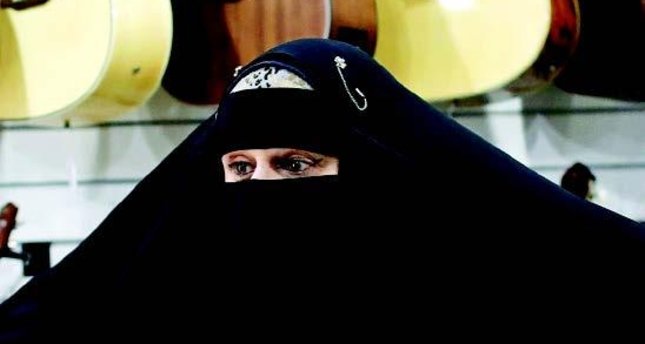 Burkalı heavy metal gitaristi