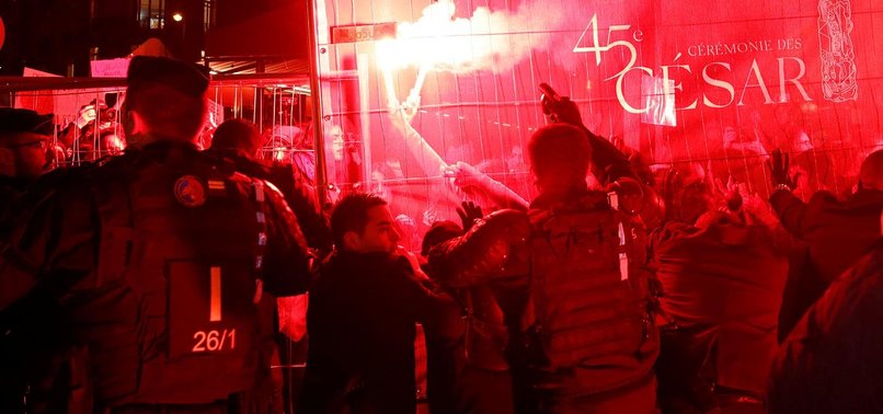 FRENCH POLICE FIRE TEAR GAS IN CLASH WITH ANTI-POLANSKI PROTESTERS