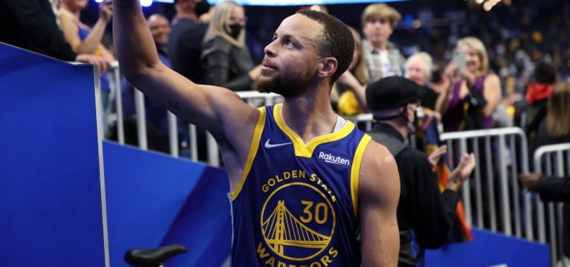 STEPHEN CURRY EARNS SOCIOLOGY DEGREE FROM DAVIDSON COLLEGE