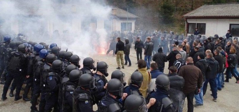 BOSNIAN SERB POLICE DRILL SEEN AS SEPARATIST PROVOCATION