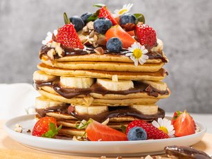 Çikolatalı Meyveli Pankek