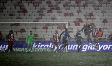 Leaders Trabzonspor held to 1-1 draw with Sivasspor in Turkish Super League