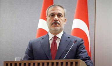 Speaking to Kuwaiti counterpart, Turkish foreign minister wishes success to new emir