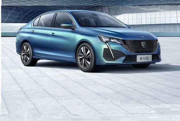 ÇİNLİ PEUGEOT 408 YENİ GÖRÜNÜMÜYLE SAHNEDE