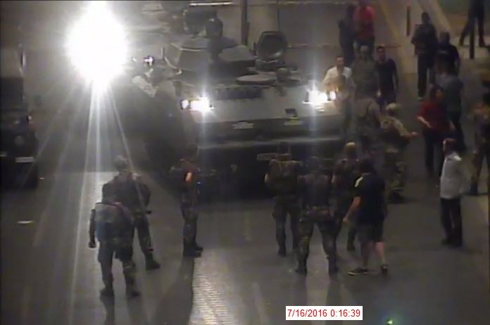 Karanlık geceyi milli direnişle aydınlatan milletimize selam olsun