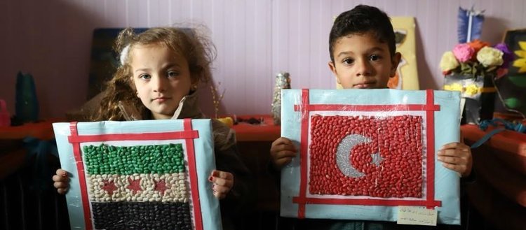 Suriye’deki yetim çocuklardan resim ve oyuncak sergisi