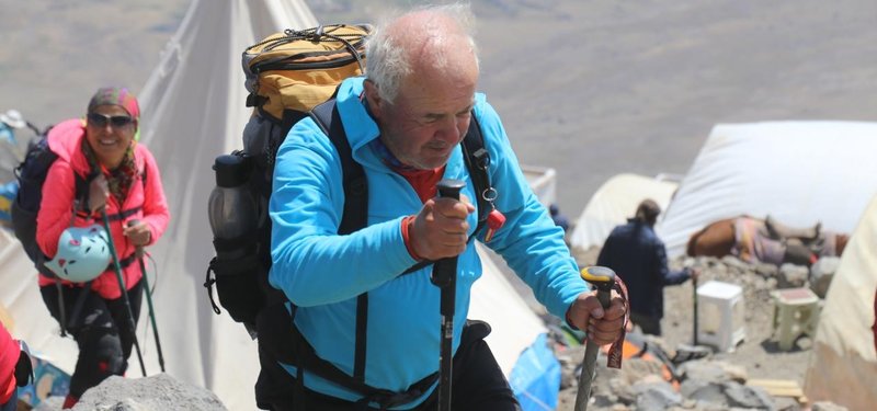 Elderly mountaineers conquer Türkiye's highest peak, defying age limitations