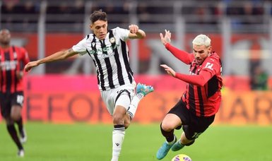 Milan held at home by Udinese to leave door open for Inter
