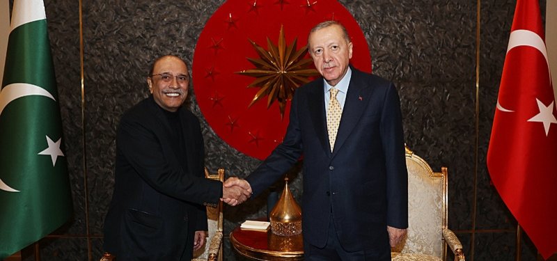 Turkish president meets with his Pakistani counterpart in Istanbul