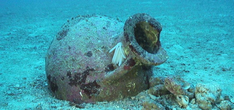 ARCHAEOLOGISTS DISCOVER 22 ANCIENT AMPHORAS OFF ALBANIA COAST