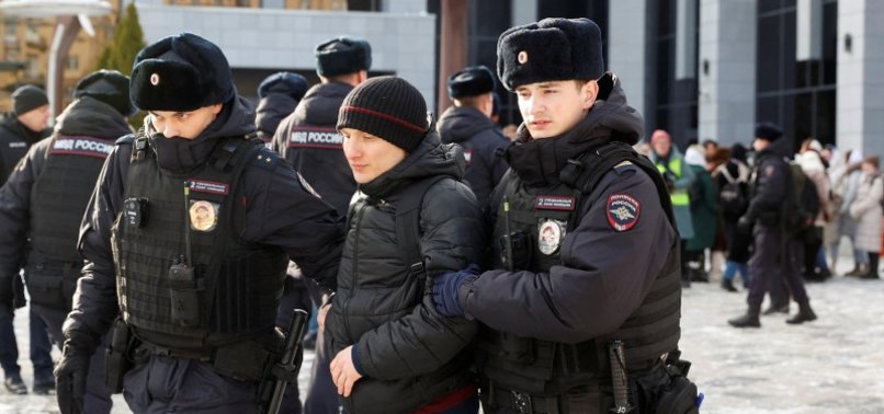 JOURNALISTS BRIEFLY DETAINED IN MOSCOW AT PROTEST BY SOLDIERS WIVES