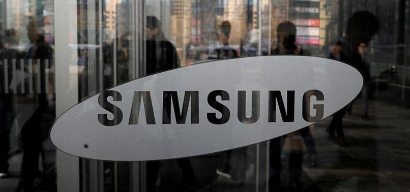 SAMSUNG OVERTAKES APPLE AS TOP SMARTPHONE MAKER: REPORT