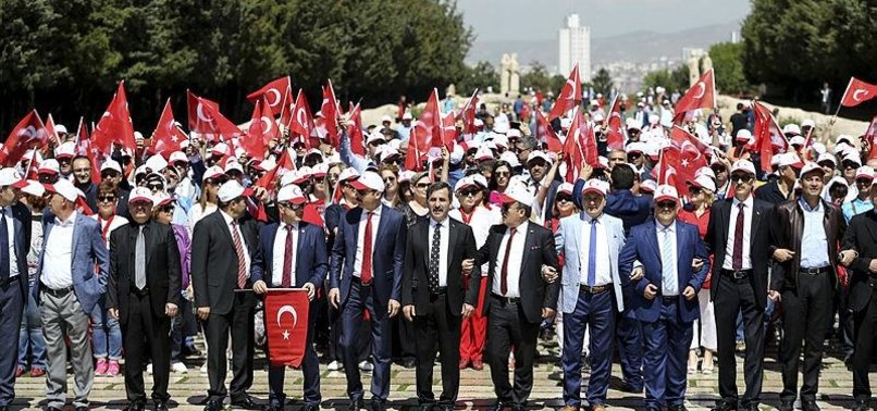 TENS OF THOUSANDS OF PEOPLE ACROSS TURKEY MARK MAY DAY