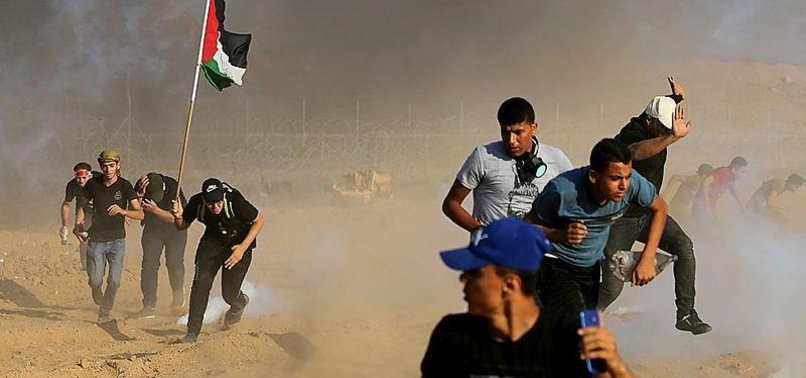 70 GAZANS INJURED WHILE PROTESTING NEAR SECURITY FENCE