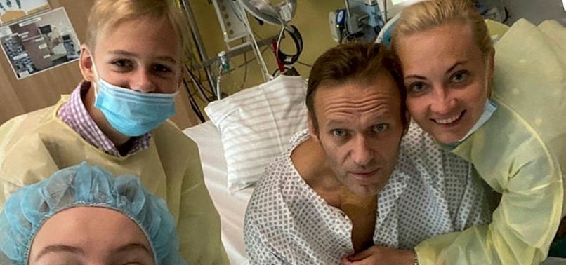 KREMLIN CRITIC NAVALNY POSTS PHOTO FROM HOSPITAL, SAYS HE CAN BREATHE INDEPENDENTLY