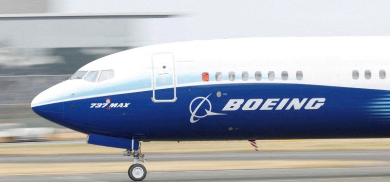 Boeing loses $663 million in 4Q despite higher revenue
