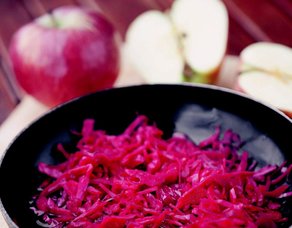 Elmalı Kırmızı Lahana Salatası