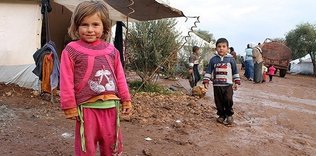 Kafkas muhacir çocuklara yardım