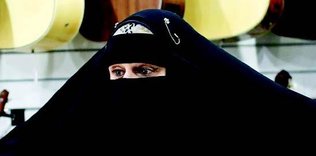 Burkalı heavy metal gitaristi