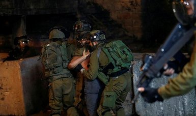 Israeli forces detain 5 more relatives of escaped Palestinian prisoners