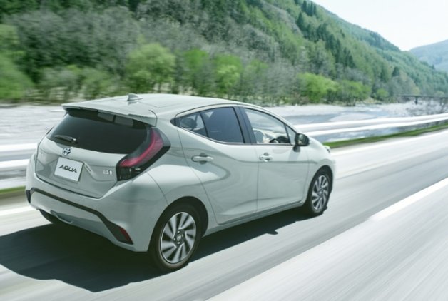 TOYOTA, YENİ HİBRİT MODELLERİ İÇİN 90’LARIN PİL HÜCRESİ TEKNOLOJİSİNİ YENİLİYOR