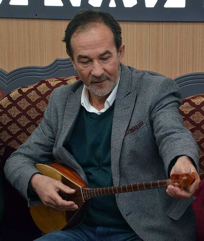 Арсланбек султанбеков. Арсланбек Султанбеков домбра. Arslanbek Sultanbekov. Султанбеков Сарвар.
