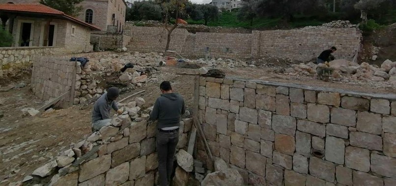 CHP MAYOR UNDER FIRE FOR CONSTRUCTING CAFE ON HISTORIC CEMETERY IN İZMIR