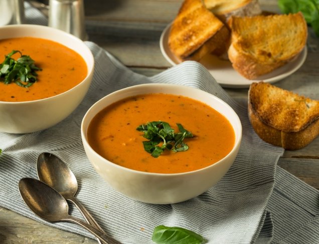 Fesleğenli Sütlü Domates Çorbası