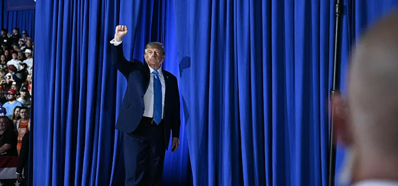 AMERICANS INCREASINGLY DISSATISFIED WITH TRUMP AS MIDTERMS APPROACH: POLL