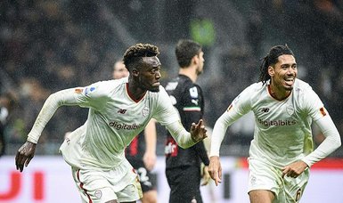 Roma snatch last-gasp 2-2 draw with Milan