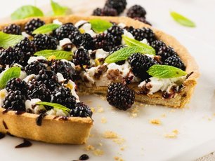Böğürtlenli Keçi Peynirli Tart