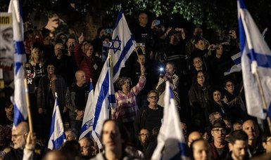 Hundreds of Israelis rally near Tel Aviv, demanding early elections