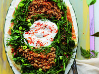 Bazlama Üstü Kıymalı Ege Otu Kavurması