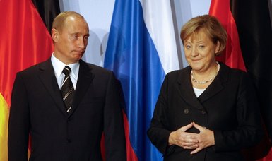 Putin thanks Merkel for 'fruitful cooperation'