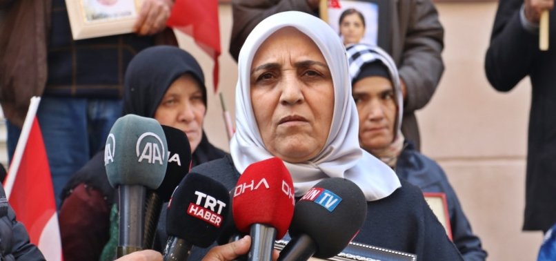 ANOTHER KURDISH FAMILY JOINS ANTI-PKK SIT-IN PROTEST IN DIYARBAKIR