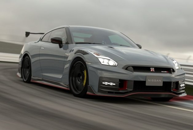 NISSAN GT-R BEKLENEN HAMLEYİ YAPTI