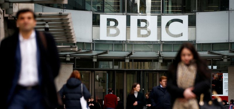 Russia bans 29 British journalists, along with defence figures